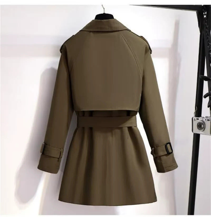 Mirella™ | Kort og chic trenchcoat til kvinner